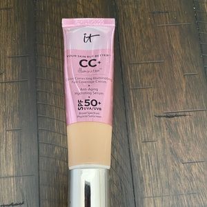 IT Cosmetics CC Illumination Cream in Light